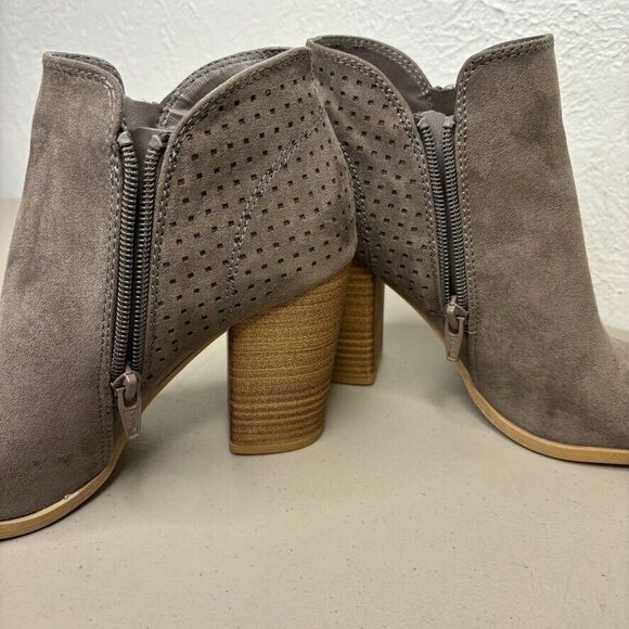 Universal Thread Gray Peep Toe Suede Ankle Booties Block Heel Size 6.5 M - Picture 7 of 11